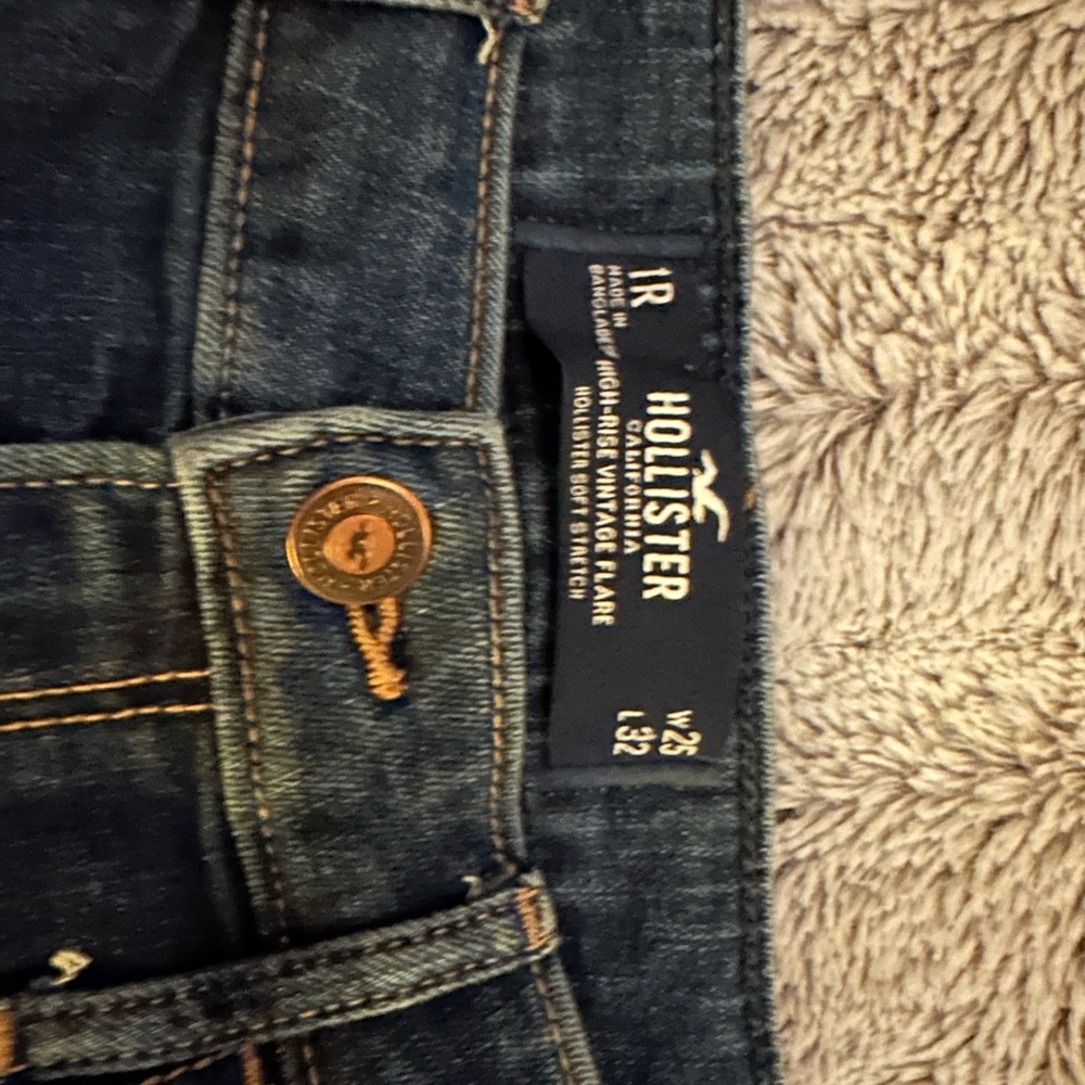 Hollister Women’s Dark Wash flare Jeans